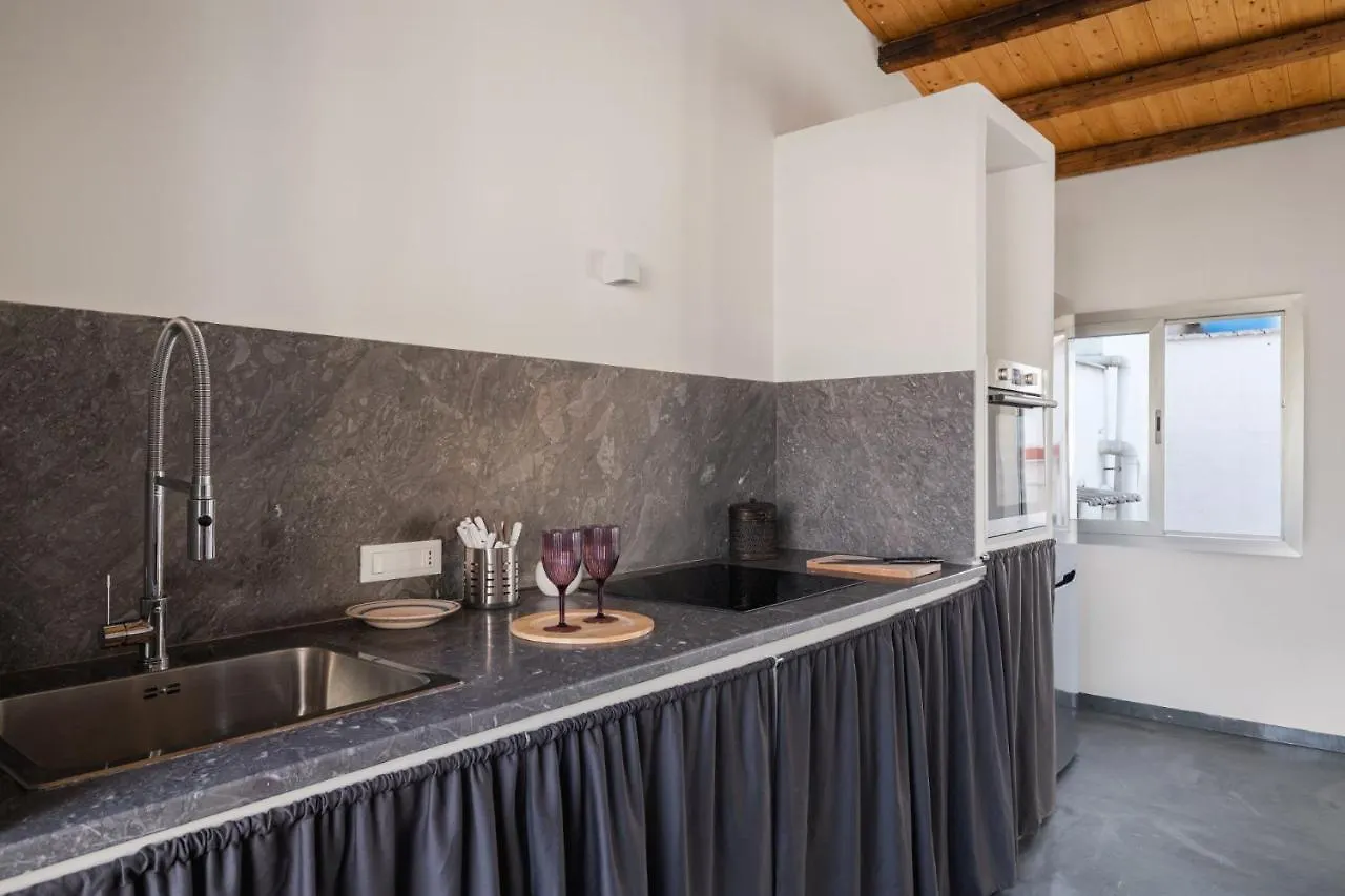 Conte Ruggero Apartment By Domusicily パレルモ イタリア